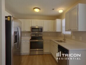 8510 Lockerbie Ln in Charlotte, NC - Foto de edificio - Building Photo
