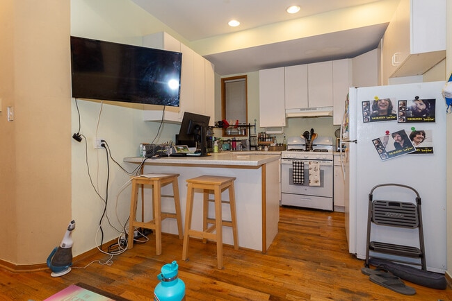 1305 N Greenview Ave, Unit J05P in Chicago, IL - Foto de edificio - Building Photo