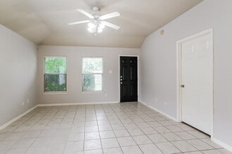 11303 Northam Dr in Tomball, TX - Building Photo - Building Photo