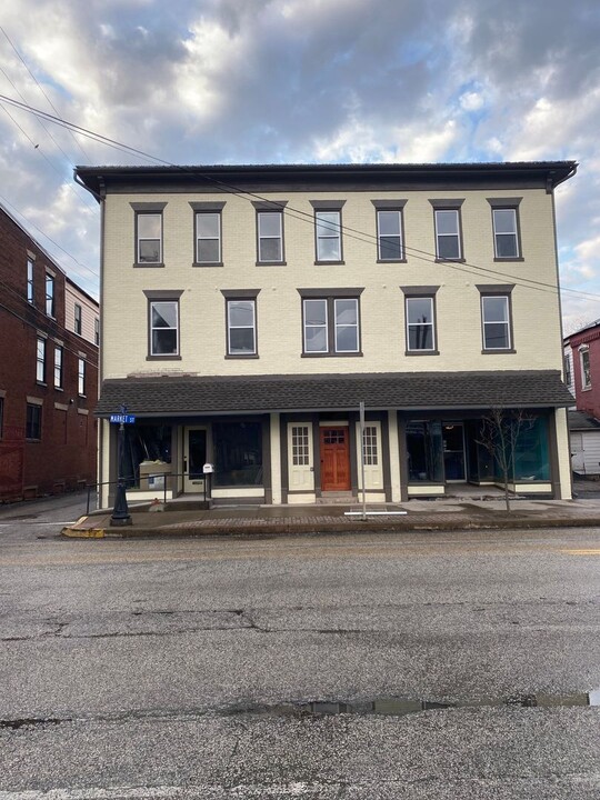 108 Market St in Newport, PA - Foto de edificio