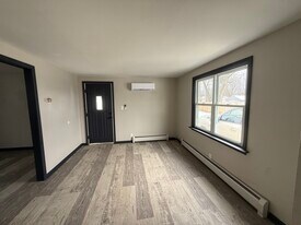 139 Rossler Ave, Unit Lower rear in Cheektowaga, NY - Building Photo