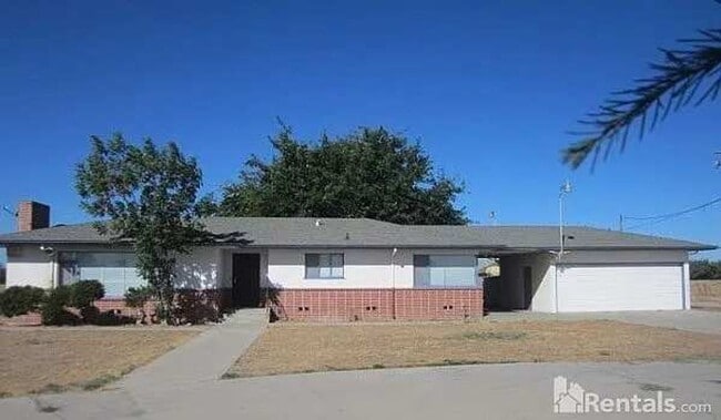 property at 3871 S Clovis Ave