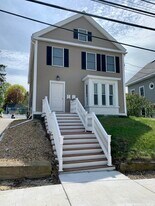 104 Elm St, Unit 104 Elm St. Unit A in Amesbury, MA - Building Photo