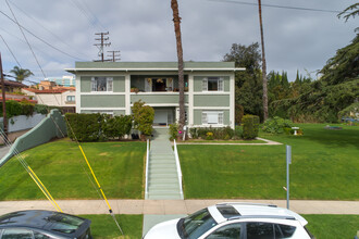 33 Kennebec Ave in Long Beach, CA - Building Photo - Building Photo