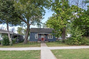 702 W 10th St in Coffeyville, KS - Building Photo