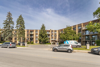 3105 RUE EDOUARD-MONTPETIT in Laval, QC - Building Photo - Building Photo