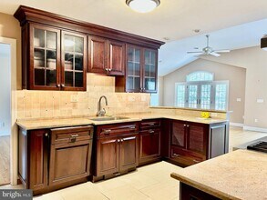 328 Dodds Ln in Princeton, NJ - Building Photo - Building Photo