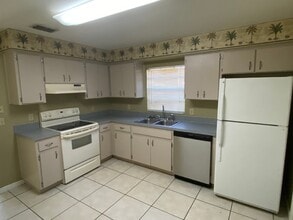 728 Sunbright Dr in Seffner, FL - Building Photo - Building Photo