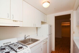 622 W Wellington Ave, Unit 6H in Chicago, IL - Foto de edificio - Building Photo