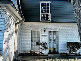 7825 Rue St Cyr St in Houston, TX - Building Photo