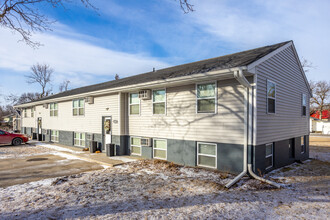 1805 W 4th St in Perry, IA - Foto de edificio - Building Photo