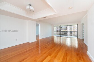 2901 S Bayshore Dr in Miami, FL - Building Photo - Building Photo