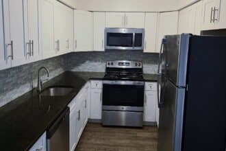 Oak Knoll in Norwalk, CT - Building Photo - Building Photo