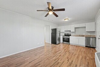 1037 S Happy Hollow Rd in Fayetteville, AR - Building Photo - Building Photo