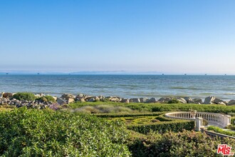 0 Sand Point Rd in Carpinteria, CA - Foto de edificio - Building Photo