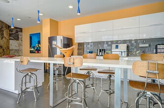 ReNew Federal Hill East & West in Baltimore, MD - Foto de edificio - Interior Photo