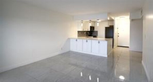 550 Bayshore Dr, Unit 104 in Fort Lauderdale, FL - Foto de edificio - Building Photo
