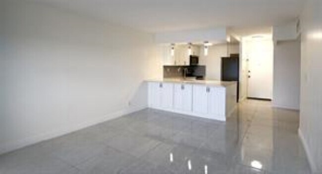 550 Bayshore Dr, Unit 104 in Fort Lauderdale, FL - Building Photo - Building Photo