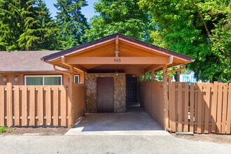905 142nd Ave SE in Bellevue, WA - Building Photo - Building Photo