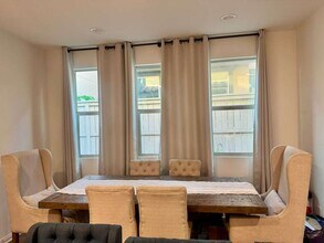 1042 Sea Glass Way in San Diego, CA - Building Photo - Building Photo