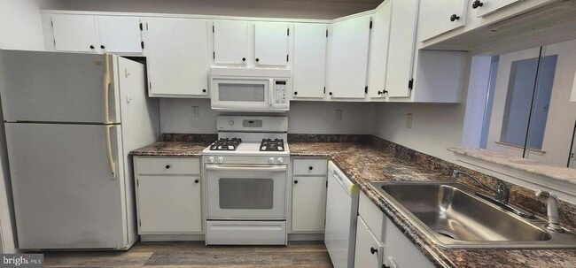 73 Center Ln in Mount Laurel, NJ - Building Photo - Building Photo