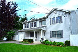 338 38th St in Lindenhurst, NY - Building Photo