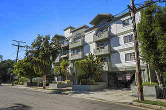 Arch Court Apartments in Studio City, CA - Building Photo - Building Photo