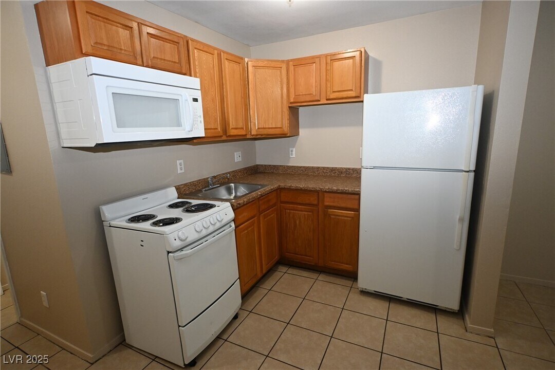3017 E Carey Ave in North Las Vegas, NV - Building Photo