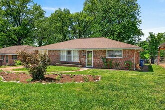 2047 Goodale Ave in Overland, MO - Building Photo - Building Photo
