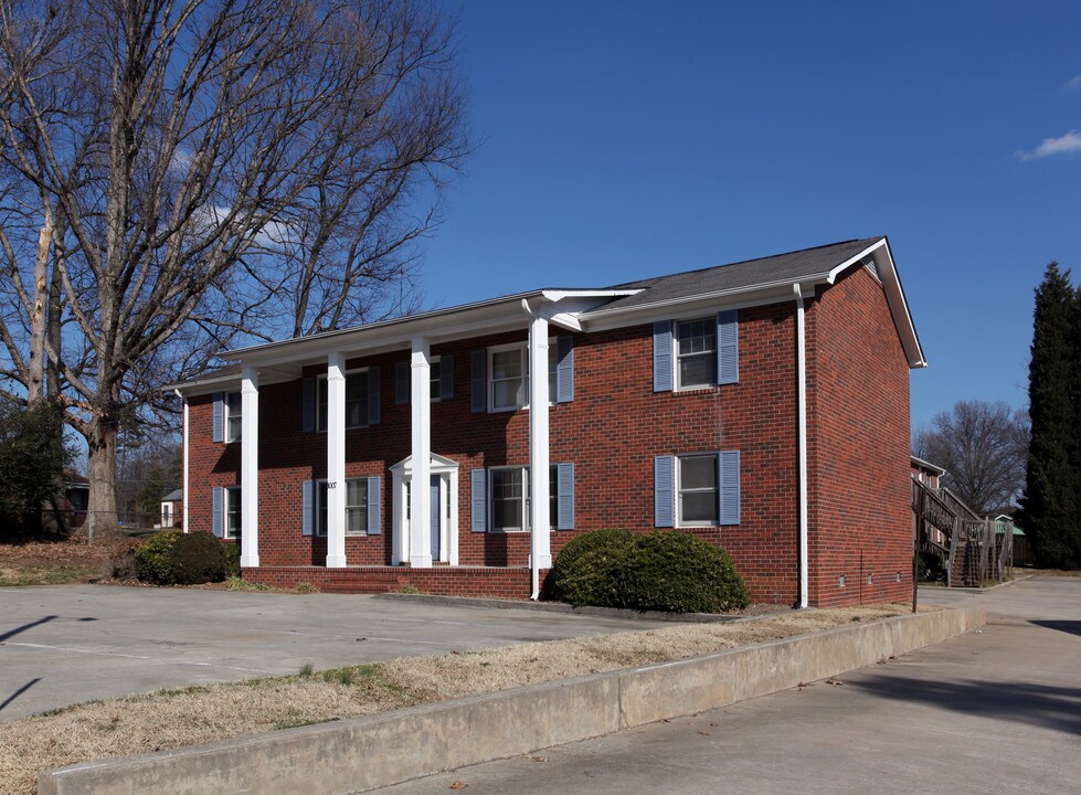 1007-1013 W Barton St in Greensboro, NC - Building Photo