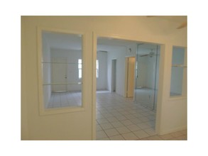 2243 Calais Dr, Unit 2 in Miami Beach, FL - Foto de edificio - Building Photo