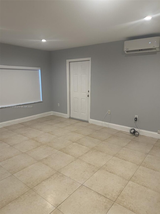 13005 SW 116th Ct-Unit -0 in Miami, FL - Building Photo - Building Photo