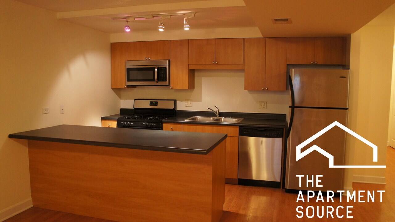 2134 W Concord Pl in Chicago, IL - Building Photo