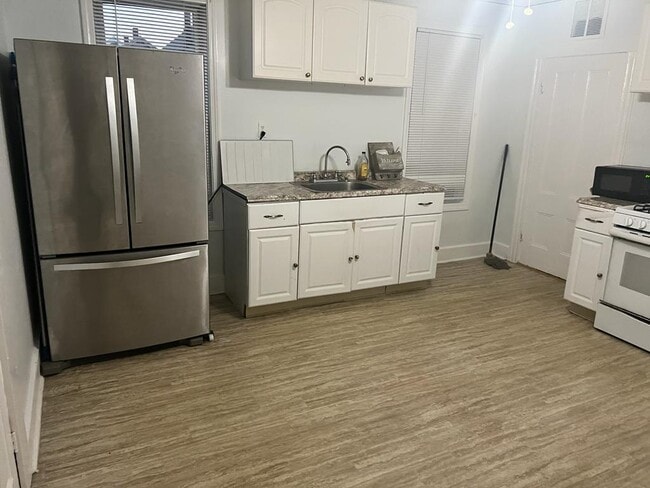 141 Franklin St, Unit i41 Franklin St #2