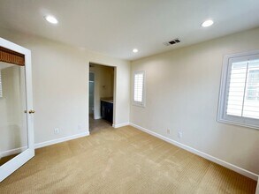 161 Kensington Park in Irvine, CA - Building Photo - Building Photo