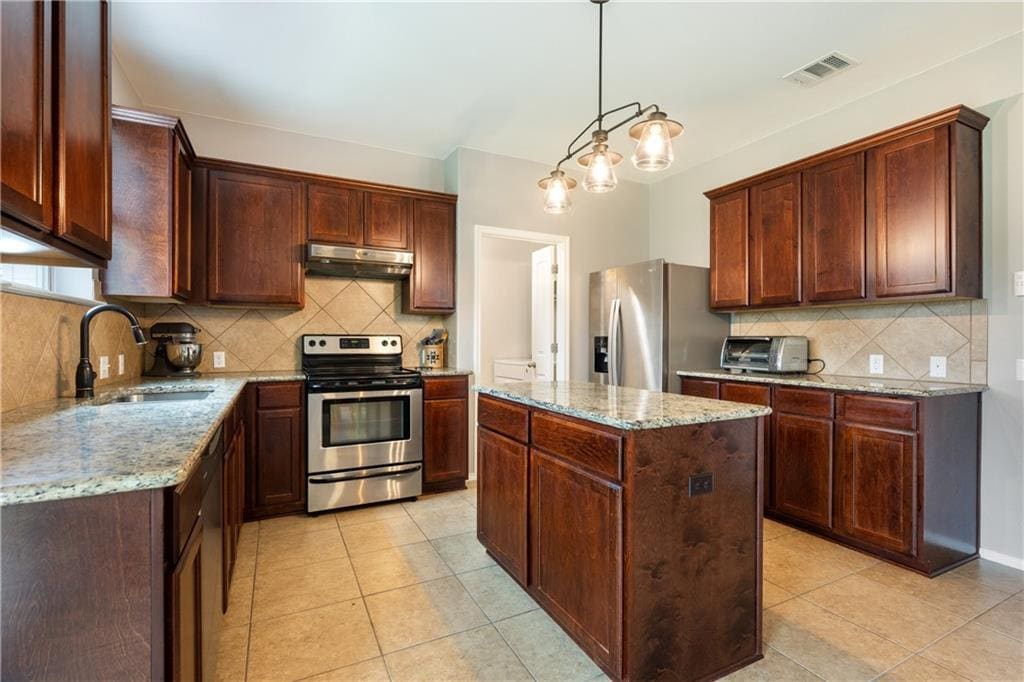 108 Quarry Ln in Liberty Hill, TX - Foto de edificio