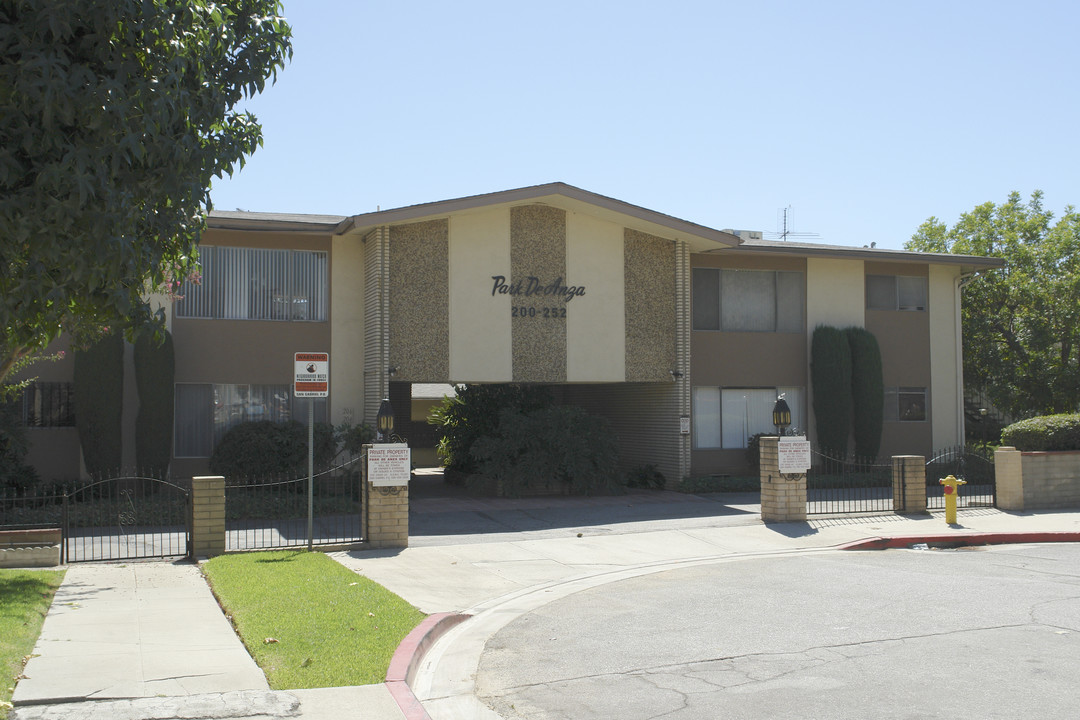 Park De Anza in San Gabriel, CA - Foto de edificio