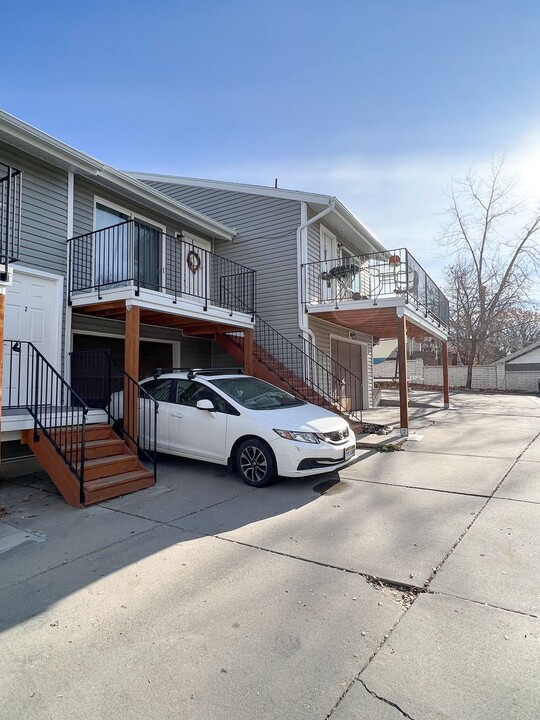 1800 Gundersen Ln S in Holladay, UT - Building Photo