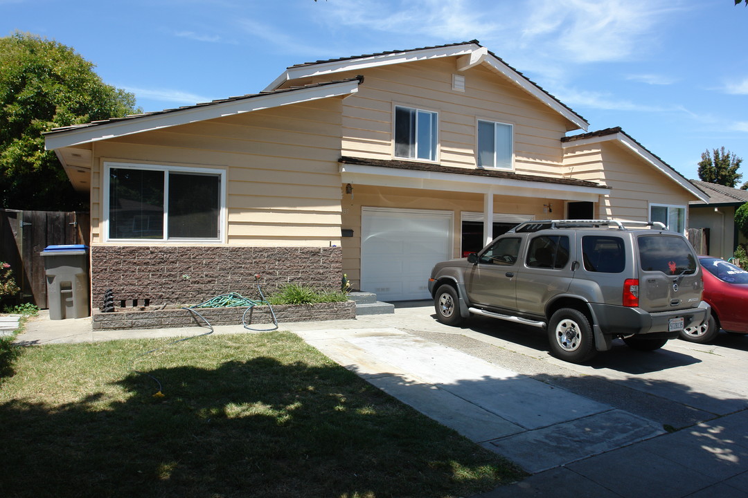 1135-1137 Nottingham Pl in San Jose, CA - Building Photo