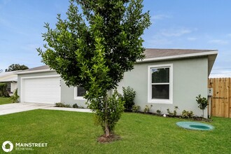 1974 SW Lennox St in Port St. Lucie, FL - Foto de edificio - Building Photo