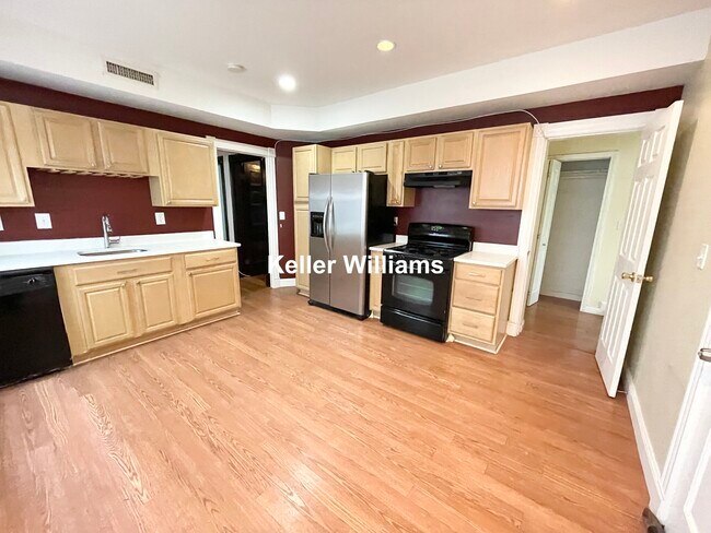 10 Bucknam St, Unit 2 in Boston, MA - Building Photo - Building Photo