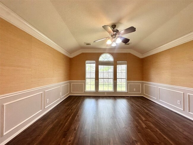 property at 19327 Gallatin Ln