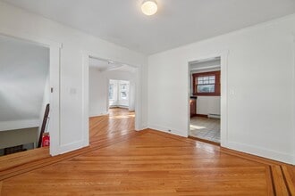 42 Brookfield Rd in Montclair, NJ - Foto de edificio - Building Photo