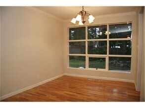 16252 NE 26th St in Bellevue, WA - Foto de edificio - Building Photo
