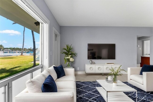 2508 Bay Dr in Pompano Beach, FL - Building Photo - Building Photo