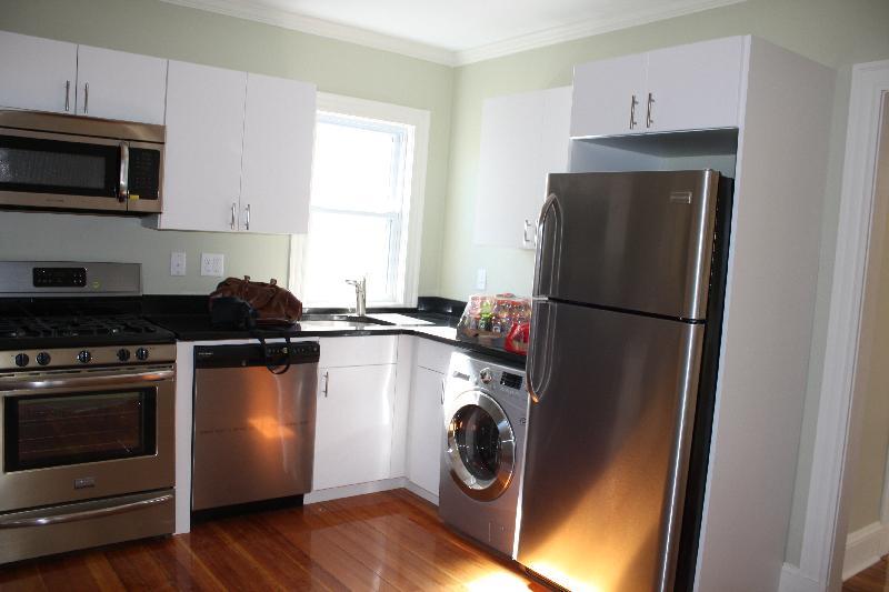 81 Florence St, Unit #1 in Boston, MA - Foto de edificio