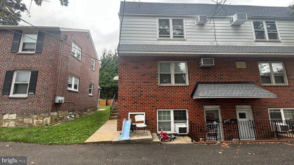 1022 Fox Chase Rd in Jenkintown, PA - Building Photo