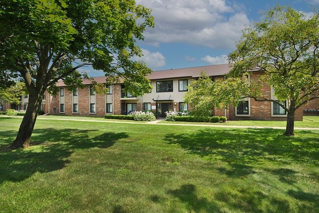 Merriman Woods Apartments in Livonia, MI - Foto de edificio - Building Photo