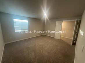 1407 NE Crossing Oaks Dr in Ankeny, IA - Building Photo - Building Photo