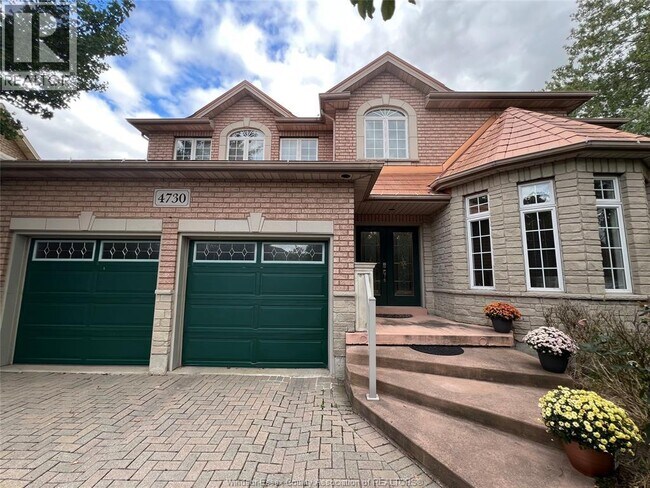 4730 Wembley Ct in Windsor, ON - Building Photo - Building Photo